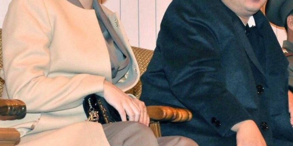 Ким Чен Ын и его супруга Ри Соль Чжу, которая недавно якобы родила ребенка