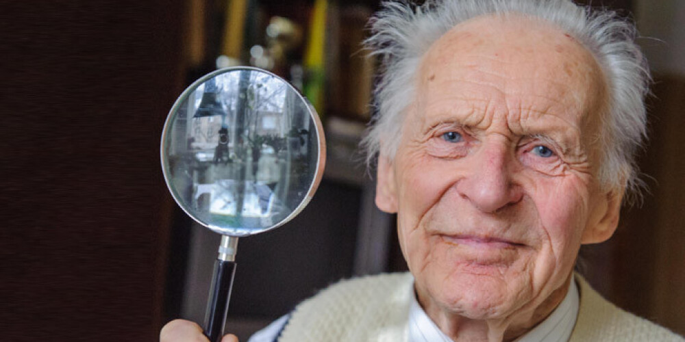 90 gadu vecais liliju selekcionārs Vasarietis: „Jā, esmu īpatnējs un rosīgs vecītis”