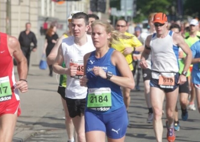 Lielajā karstumā maratonā devās vairāk nekā 22 tūkstoši skrējēju. FOTO