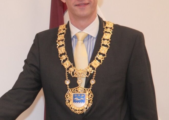 Экс-мэра Юрмалы заподозрили в хищении мэрской цепи стоимостью 3 000 латов