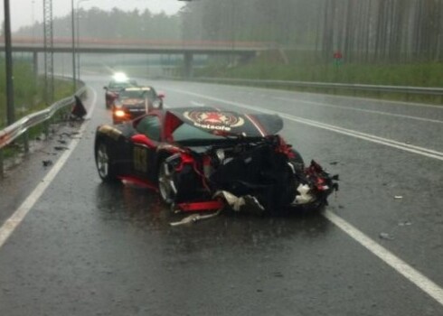 Pats vadītājs policijai stāstījis, ka negadījums noticis slidenā ceļa dēļ, jo viņš esot braucis ar atļauto braukšanas ātrumu.