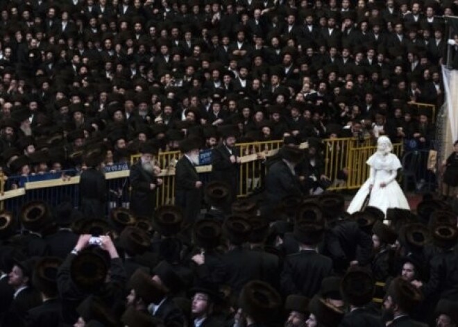 Oho! 25 000 jūdu klātbūtnē jauniete ieprecas ortodoksālo ebreju dinastijā. FOTO. VIDEO