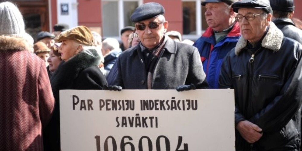 Заявление министра благосостояния Илзе Винькеле о том, что индексации пенсий может угрожать возможный крах "Лиепаяс металургс" , является очередным издевательством над пенсионерами