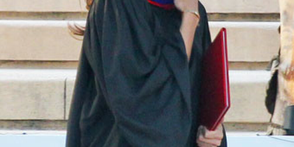 Eva Longorija beidzot absolvē universitāti! FOTO