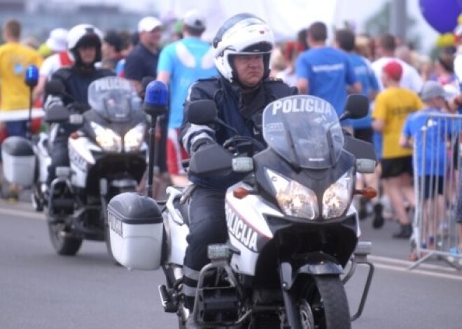 Ierobežos satiksmi policijas parādes laikā