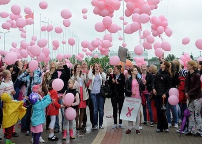 В Риге отметили день здоровья женской груди. ФОТО