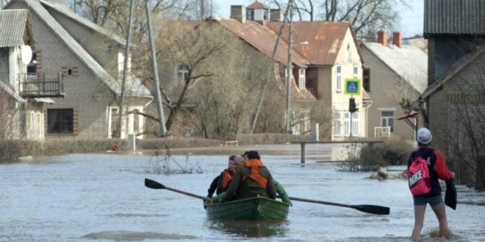 Madonas katoļi palīdz plūdos cietušajiem Pļaviņu iedzīvotājiem