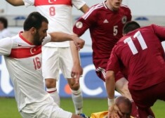 Latvijas valstsvienība atspēlējās no divu vārtu deficīta un izcīnīja neizšķirtu ar Turciju.