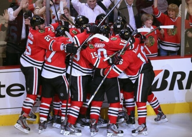 "Blackhawks" pārspēj "Red Wings" un iekļūst Rietumu konferences finālā. VIDEO