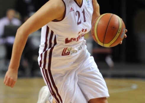 Latvijas sieviešu basketbola izlase pieveic Turcijas otro sastāvu
