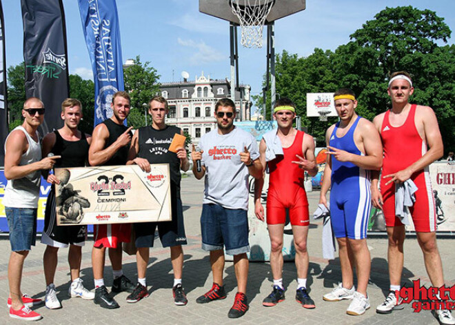 Minifestivālā Rīgā noskaidroti uzvarētāji ielu basketbolā, florbolā un futbolā