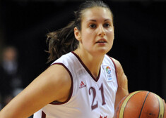 Krastiņas trīspunktieks pēdējā sekundē palīdz sieviešu basketbola izlasei uzvarēt Lielbritāniju
