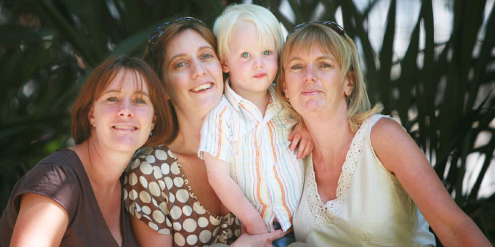 „Protams, es biju noraizējusies, vai man maz būs saikne ar mazo. Galu galā – viņā ir pa daļai no visiem maniem  mīļajiem, bet nekā no manis pašas,” atceras sieviete, kurai bērnu dāvināja viņas māsas.