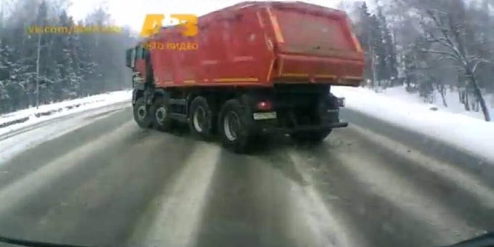 Видео о чудесах выживания на дорогах России может стать хитом. ВИДЕО