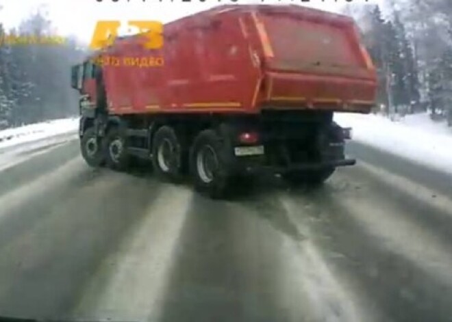 Видео о чудесах выживания на дорогах России может стать хитом. ВИДЕО