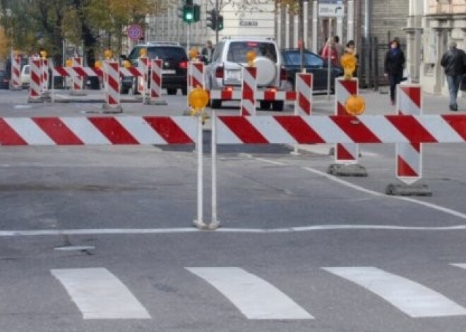 Sakarā ar siltumtrases rekonstrukcijas darbiem ierobežos satiksmi Senču ielas posmā