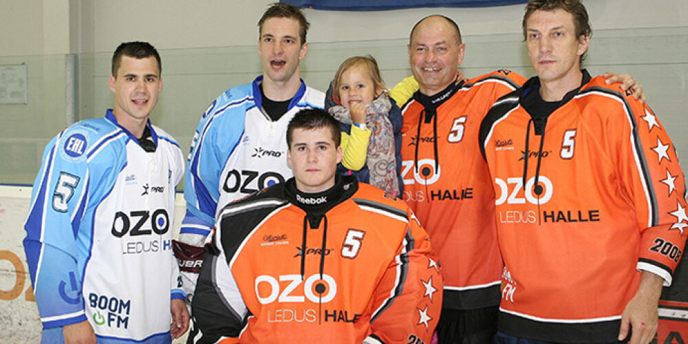 „Ozo halles” 5 gadu jubilejā laukumā satiekas Latvijas hokeja zvaigznes. FOTO