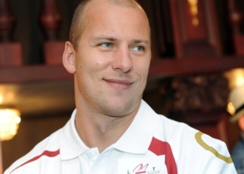 28 августа 2004 года латвийский копьеметатель Вадим Василевский завоевал на Олимпиаде в Афинах серебряную медаль. Он метнул копье на 84,95 метра