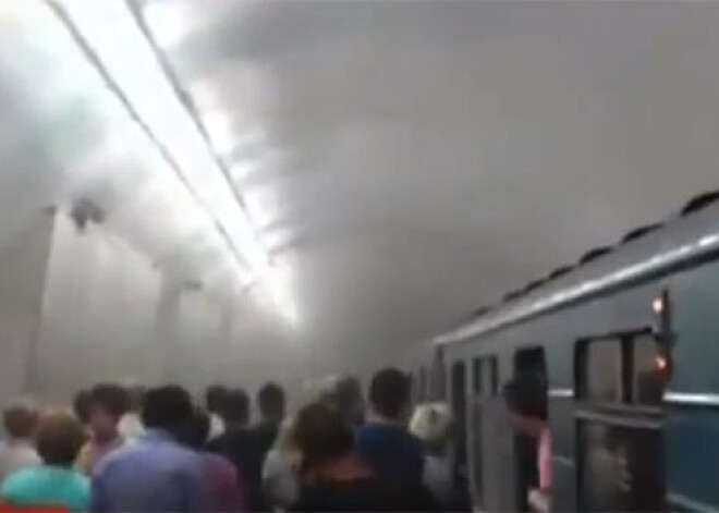 Maskavas metro izcēlies ugunsgrēks; evakuēti 4500 pasažieri. VIDEO