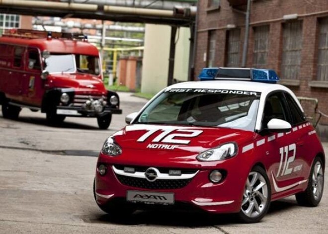 Ugunsdzēsēju Opel Adam