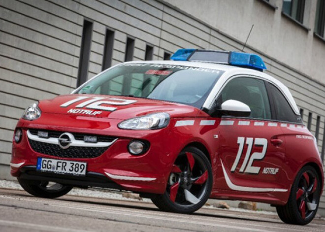 Cik skaisti deg jūsu māja! Opel Adam. FOTO