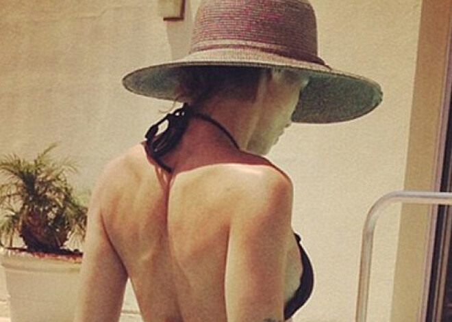 Экс-подружка Клуни показала эффектную попу