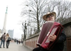 Уличные музыканты — древняя культурная европейская традиция, которая придает публичным местам дополнительную живость, колорит, привлекает внимание туристов