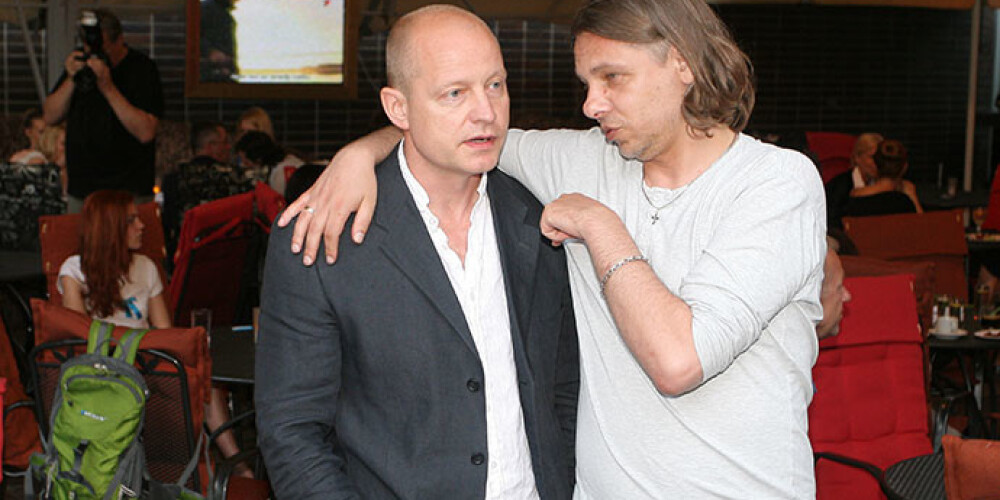 Režisors Dž. Dž. Džilindžers un aktieris Ģirts Ķesteris bija vieni no tiem, kuri ballējās visilgāk.