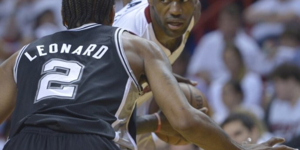 Maiami "Heat" pārliecinoši izlīdzina rezultātu NBA finālsērijā. VIDEO