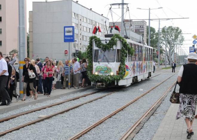 Liepājas Ezerkrastā pierod pie tramvaja. VIDEO