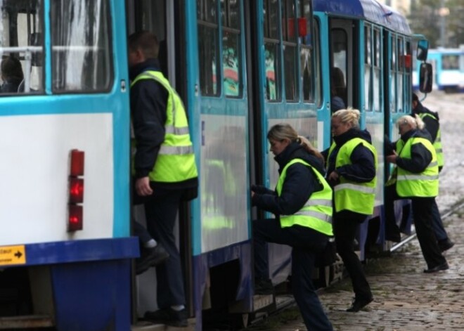 Maijā "Rīgas satiksme" sabiedriskajā transportā konstatējusi 6578 bezbiļetniekus