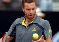 Šobrīd Gulbis ATP rangā ieņem 38.vietu, kas viņam ir augstākā kopš 2011.gada aprīļa, bet 35 gadus vecais Hāss atrodas 11.pozīcijā.