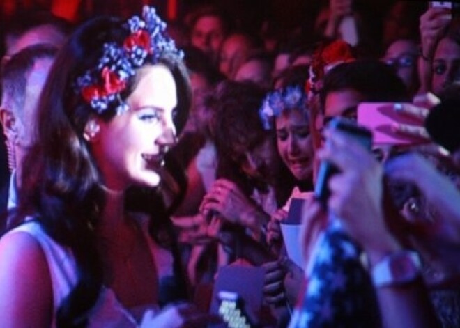 Lana del Reja sajūsmā par Rīgas publiku. Koncerta FOTO