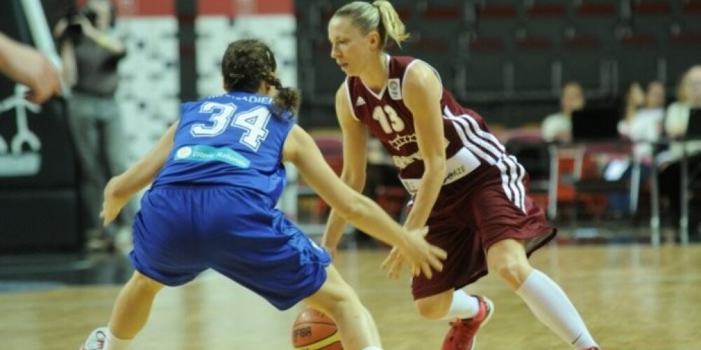 Kristīne Kārkliņa bija Latvijas izlases līdere, taču spēles galotnē pieļāva muļķīgu kļūdu un vēlāk nopelnīja piekto piezīmi.