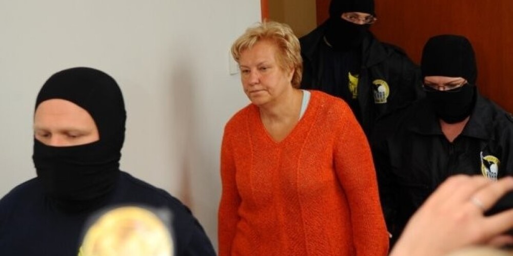 Обвиняемая во взяточничестве Стабиня сбежала из страны