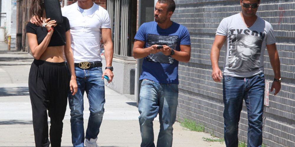 Futbolists Krištianu Ronaldu iziet ielās ar savu skaisto draudzeni. Reti FOTO!