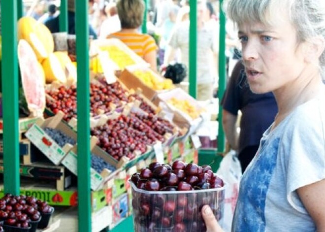 Reportāža: Centrāltirgū gan dārzeņu svaigums, gan saldēta gaļa. FOTO