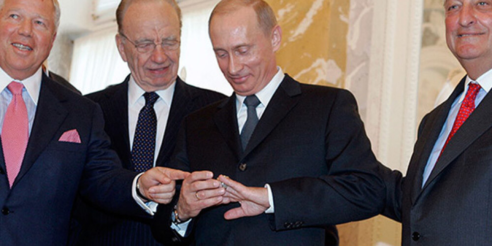 Путин и кольцо: президент не устоял перед бриллиантами?