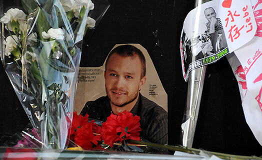 Из вестный актер Хит Леджер в 2008 году умер от передозировки всевозможных медикаментов