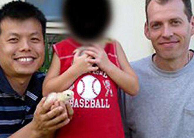 Geju pāris krievu surogātmātes dzemdētu puiku izmanto porno filmēšanā. FOTO