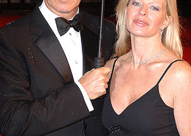 Traģēdija Pīrsa Brosnana ģimenē. No vēža mirusi aktiera meita