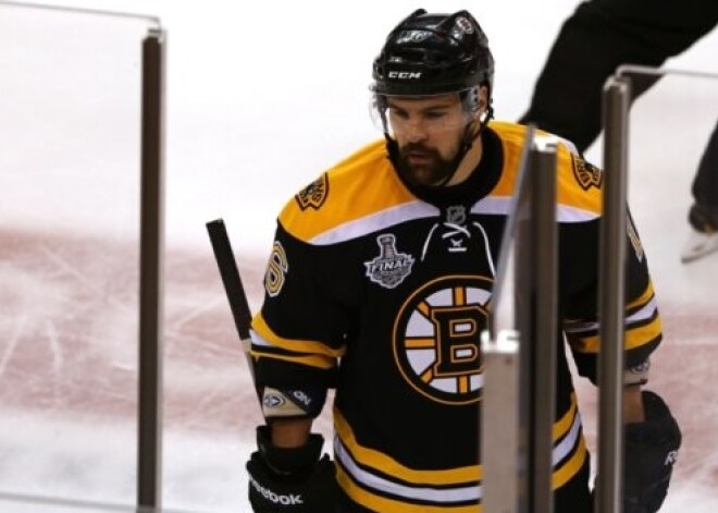 Oficiāli: Bostonas "Bruins" Kasparam Daugaviņam nepiedāvā jaunu līgumu