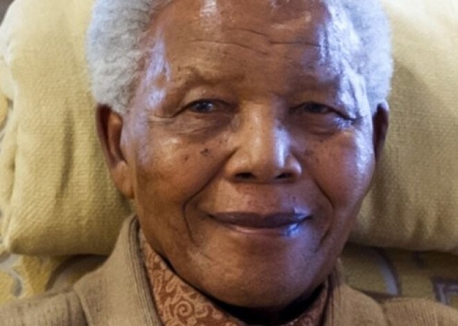 Nelsons Mandela jau esot veģetatīvs, ārsti iesaka atslēgt dzīvību uzturošās iekārtas