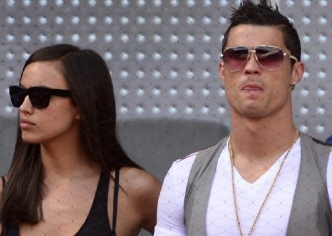 Поп-дива Рианна намекнула, что Криштиану Роналду гей