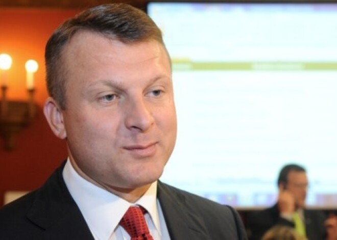 Buldozera ziedu laiki beigušies. Cilvēki negrib redzēt Šlesera seju starp politiķiem