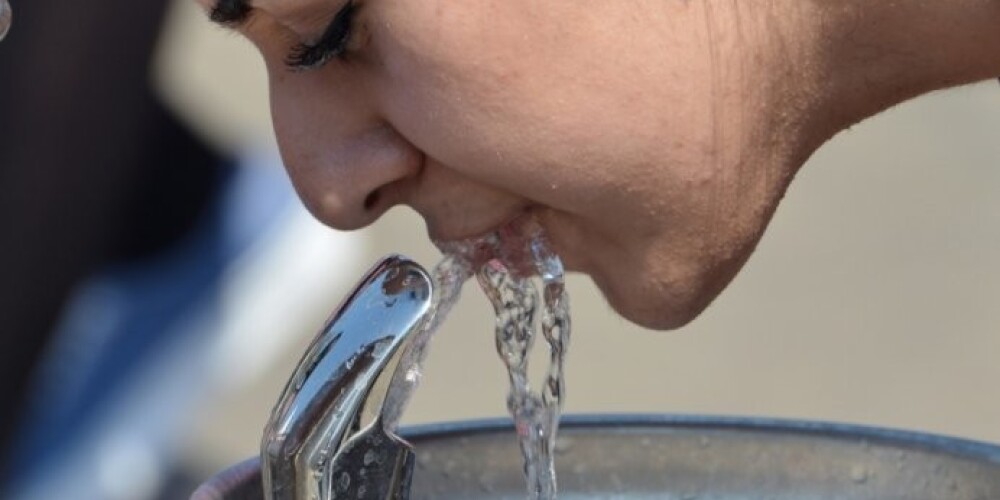 Kādu ūdeni labāk dzert – cietu vai mīkstu?