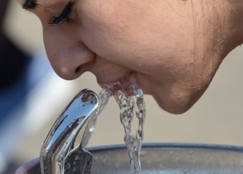 Kādu ūdeni labāk dzert – cietu vai mīkstu?
