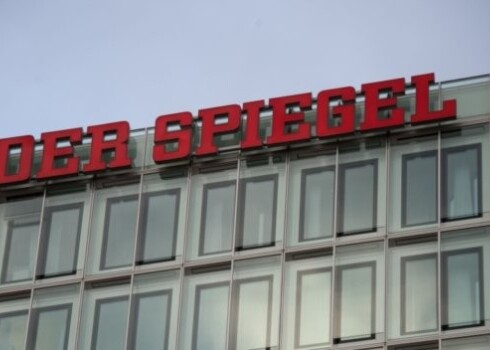 Der Spiegel пишет об особых привилегиях, действующих в Латвии для холдинговых компаний, которые не платят налог за доходы, полученные за границей. Не облагается налогом и вывоз такой прибыли из страны