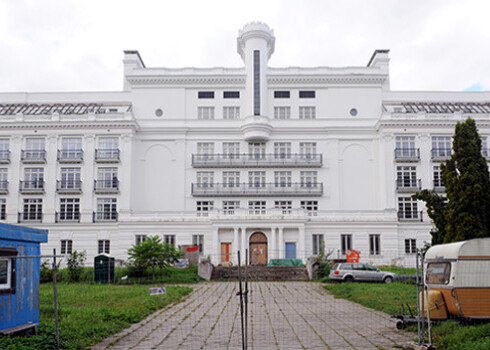 Ķemeru sanatorijas kompleksa nekustamā īpašuma piespiedu pārdošanas vērtība ir 3 860 001 lats.