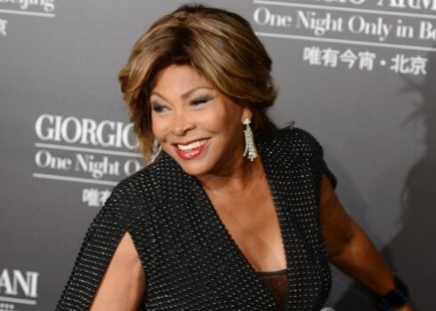 По словам представителя местных властей, 73-летняя певица и 57-летний продюсер поженились в Кюснахте, в кантоне Цюрих